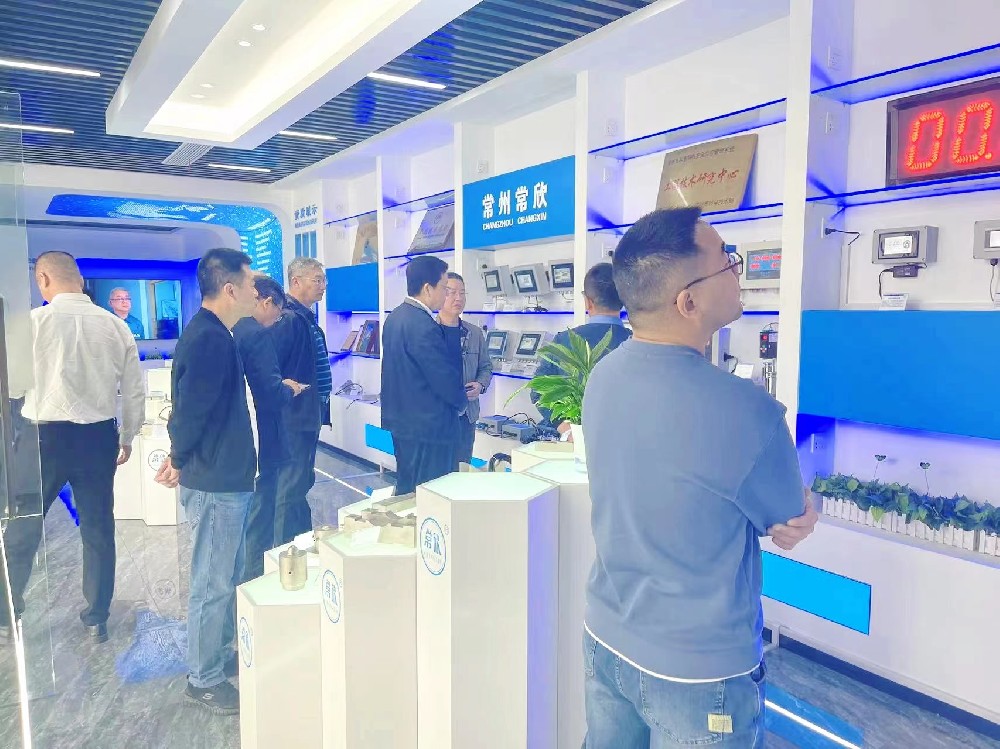 熱烈祝賀中國重型機械工業(yè)協(xié)會橋式起重機專業(yè)委員會九屆八次理 事會暨十屆一次會員大會在江蘇省常州市召開順利召開并圓滿結(jié)束！